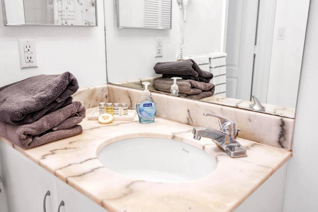 Iconic 1br Highrise Brickell-freeparking Apartment
