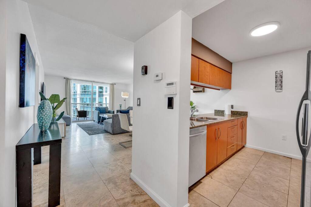 Iconic 1br Highrise Brickell-freeparking Apartment