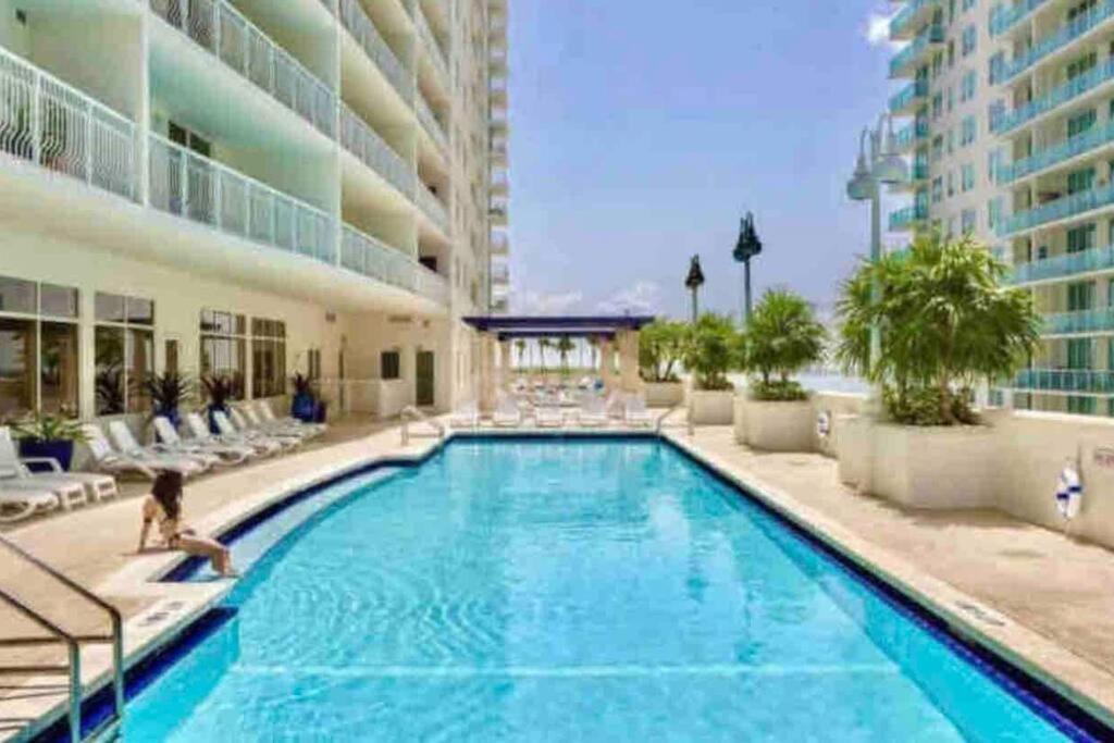 Iconic 1br Highrise Brickell-freeparking Miami