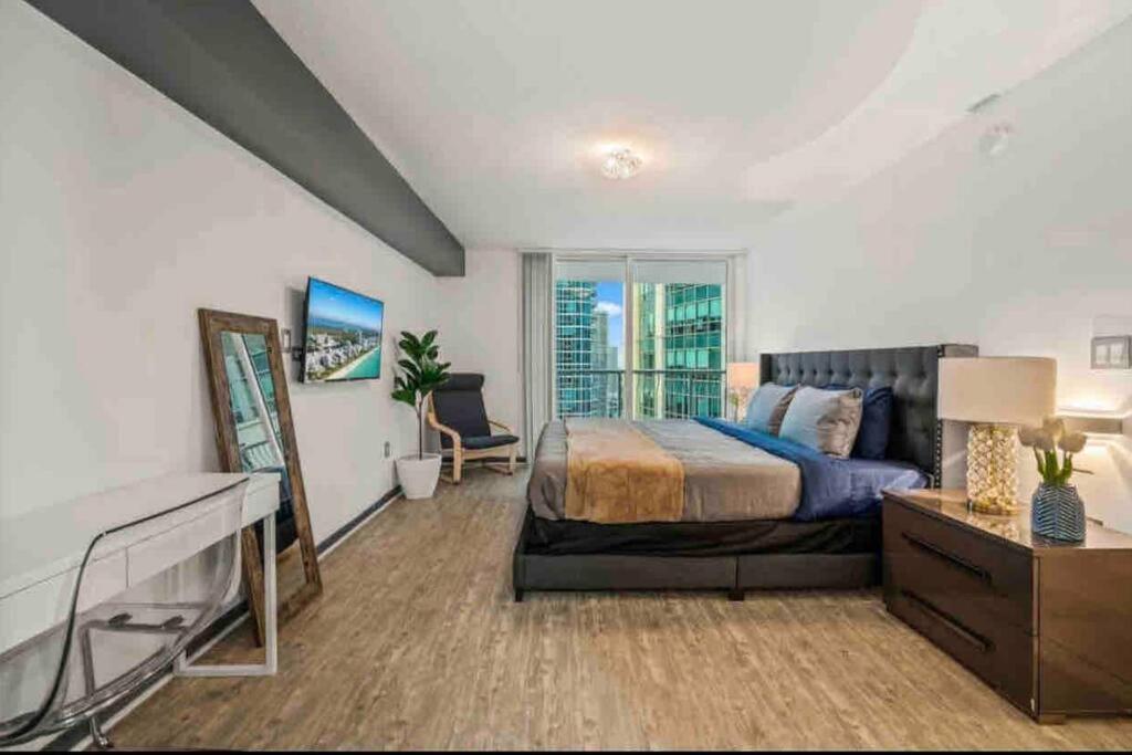 Iconic 1br Highrise Brickell-freeparking Apartment *