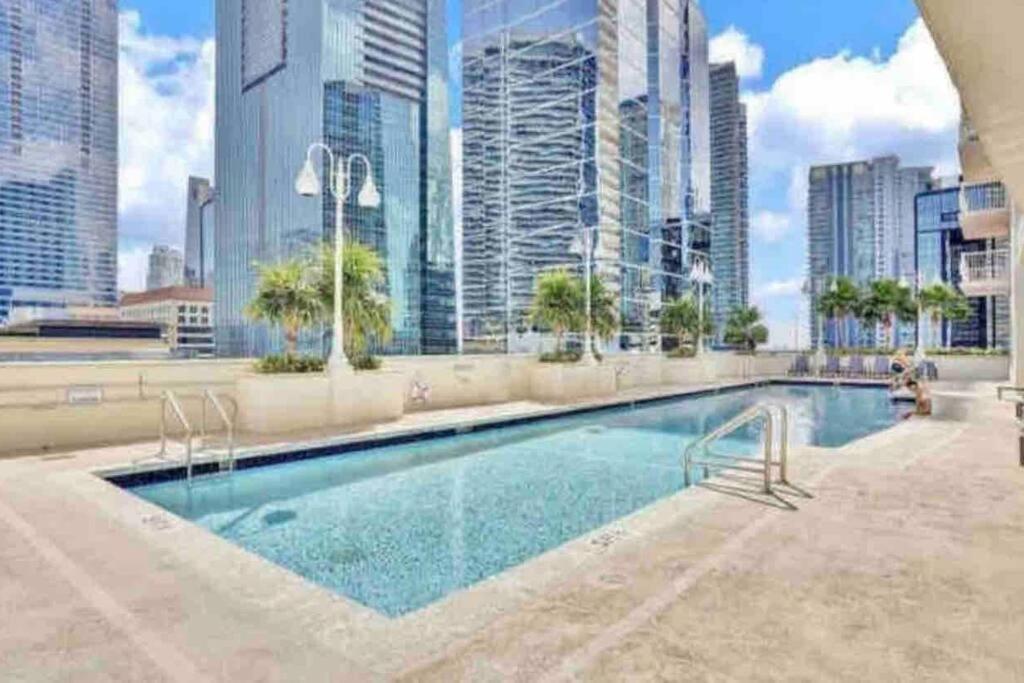 Iconic 1br Highrise Brickell-freeparking Apartment