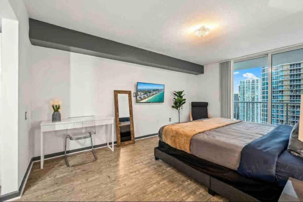 Iconic 1br Highrise Brickell-freeparking Apartment