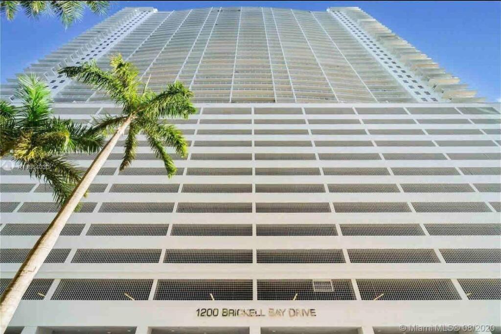 Iconic 1br Highrise Brickell-freeparking Apartment